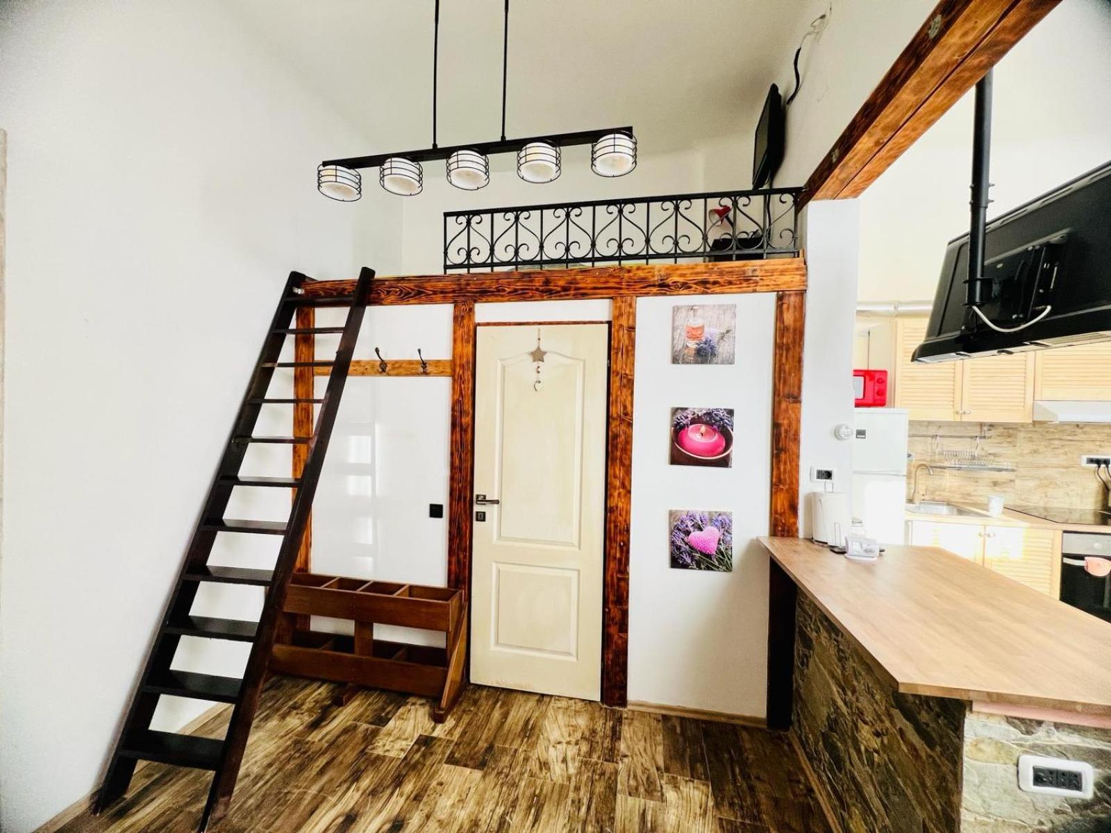 Elizabeth Apartment